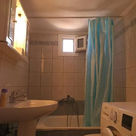 Apartment ευρύχωρο διαμέρισμα, 200μ. από τη θάλασσα.