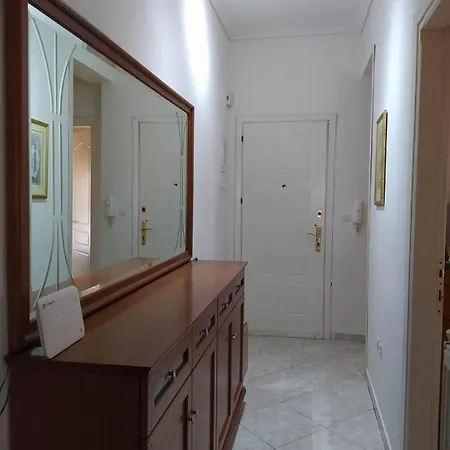 Apartment ευρύχωρο διαμέρισμα, 200μ. από τη θάλασσα. *