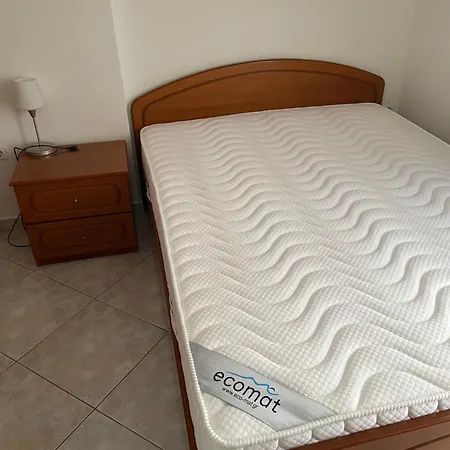 Apartment ευρύχωρο διαμέρισμα, 200μ. από τη θάλασσα. *